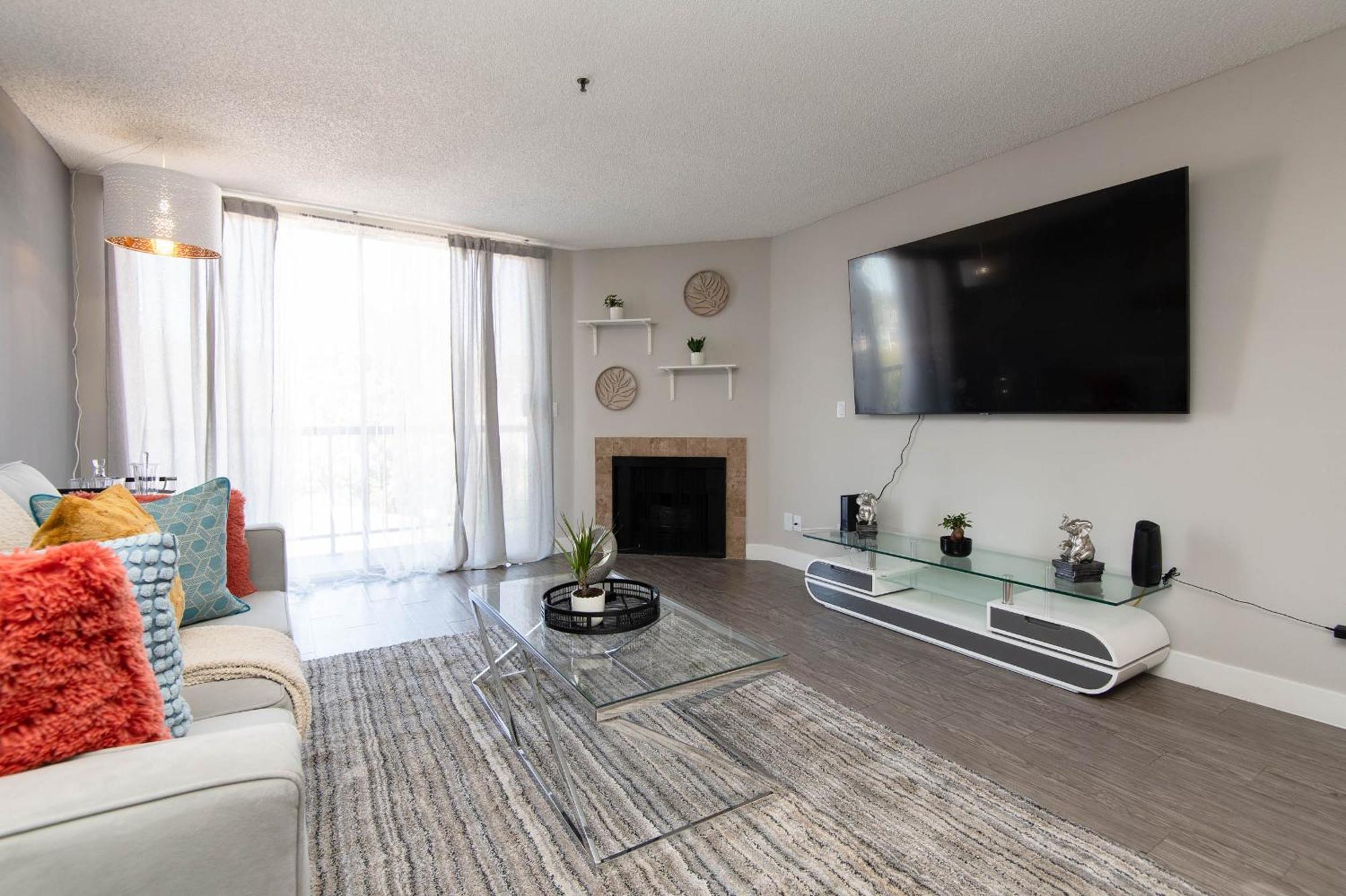 Luxury One Bedroom Apartments Free Parking&Pool Лос Анджелис Екстериор снимка